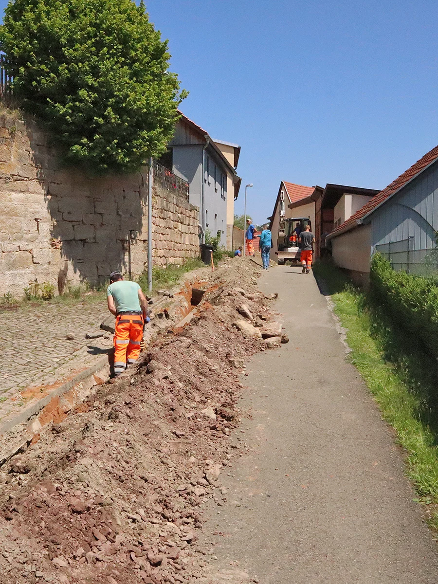 Verlegung der Glasfaserleitungen in Sülzfeld und Wallbach im Juni 2025